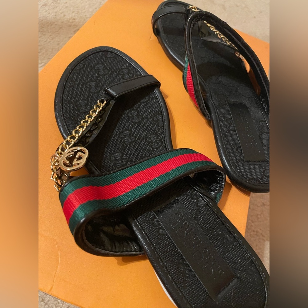 GUCCI flip flops